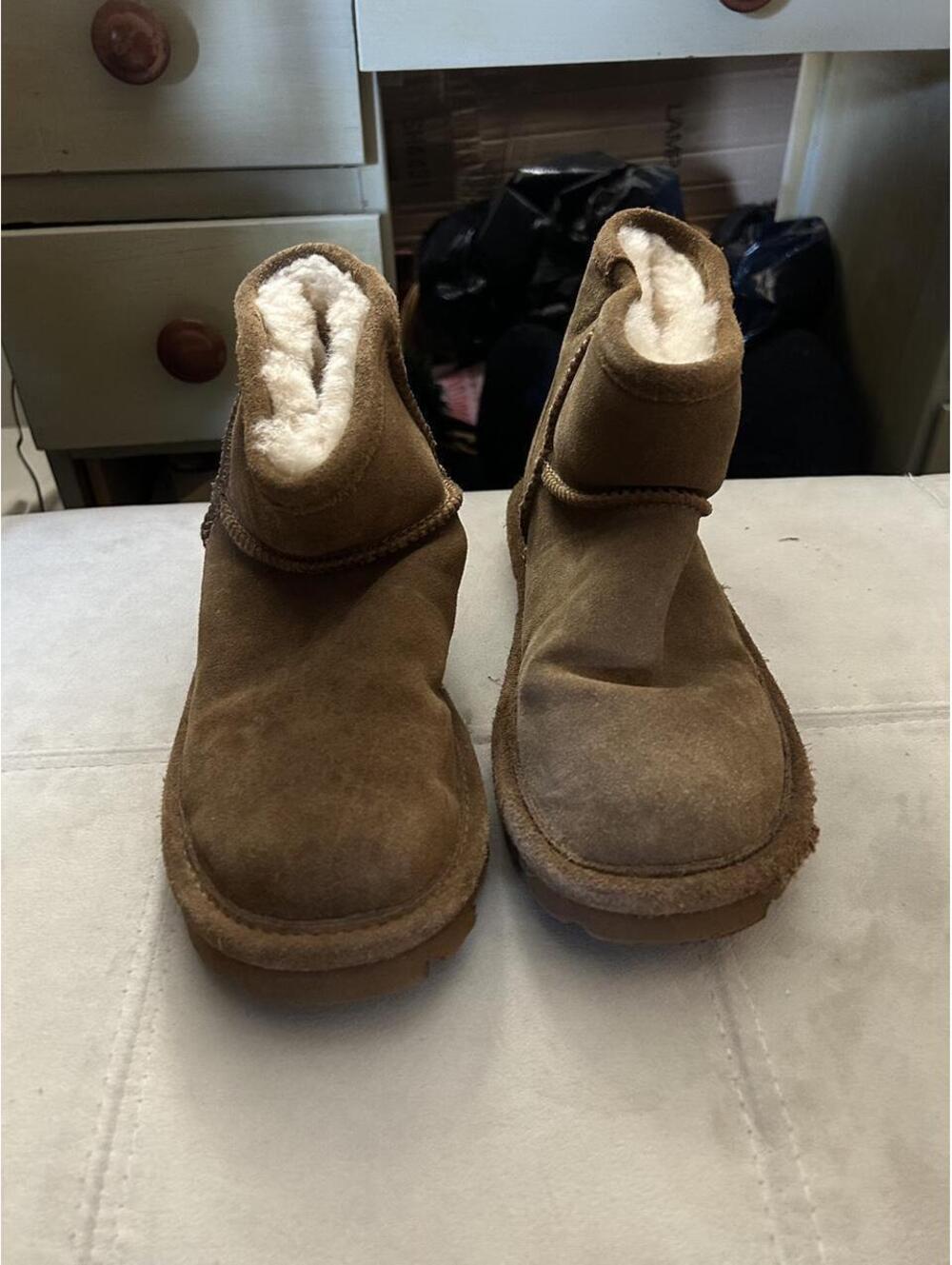 Brand new Bearpaw brown suede ankle boots with shearling lining size 8